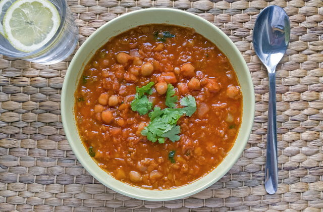 Harira: Marocká polévka s cizrnou a červenou čočkou